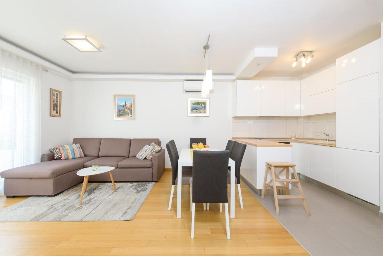 Apartment Nikolina Podstrana Luaran gambar