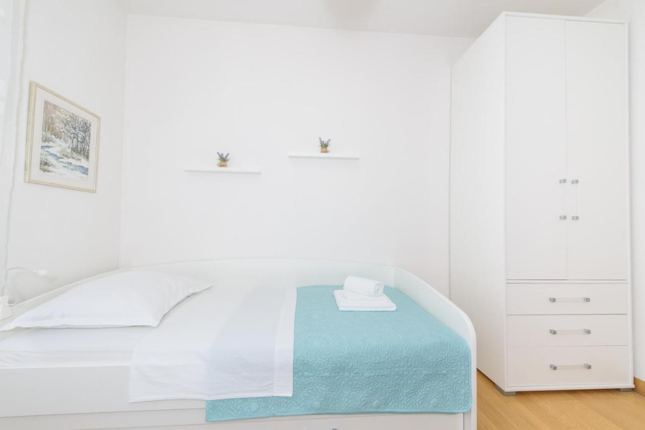 Apartment Nikolina Podstrana Luaran gambar